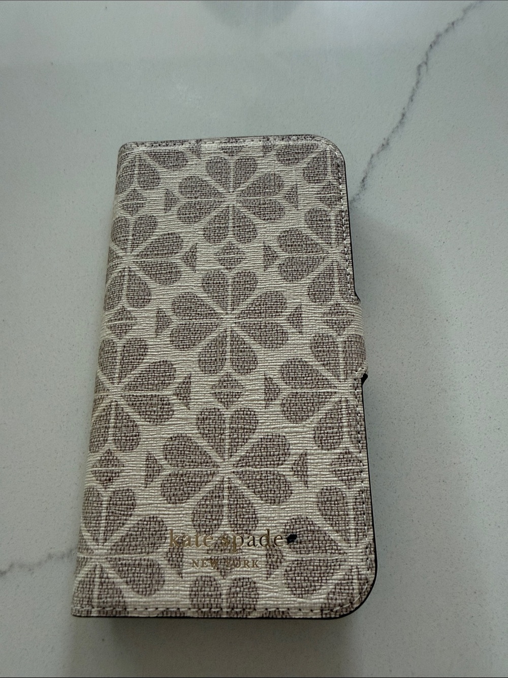 Kate Spade Cream and Gray Floral Folio I Phone 13 Case with magnetic closur. new
